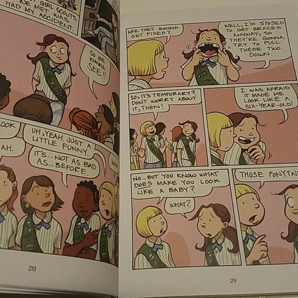 Scholastic Smile book by Raina Telgemeier - Picture 5 of 6